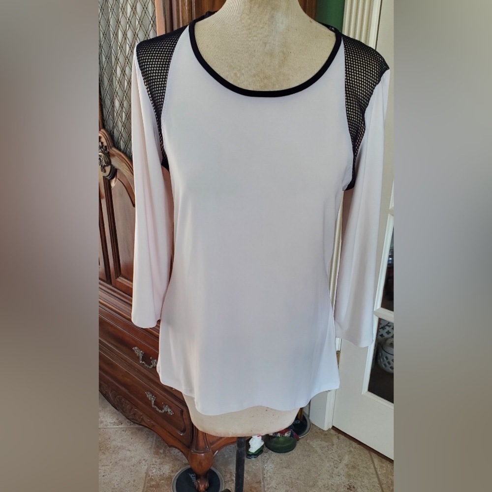 Frank Lyman top sz 8 off white with black mesh shoulder &back accent long sleeve